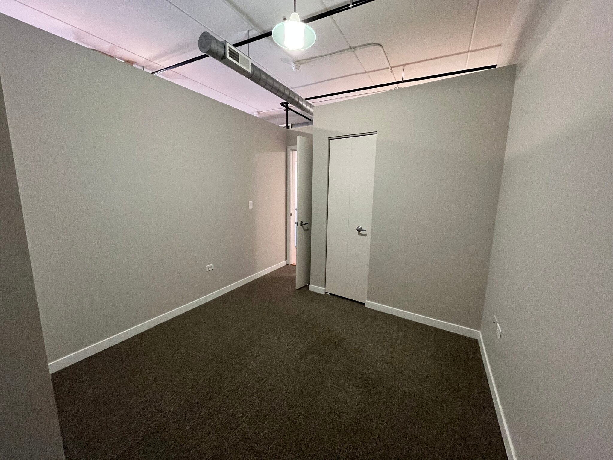 2nd bedroom - 170 N Northwest Hwy