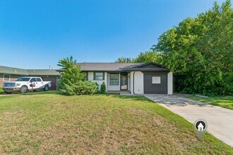 Building Photo - Charming 3 Bedroom Home +BONUS Room with Spacious Backyard