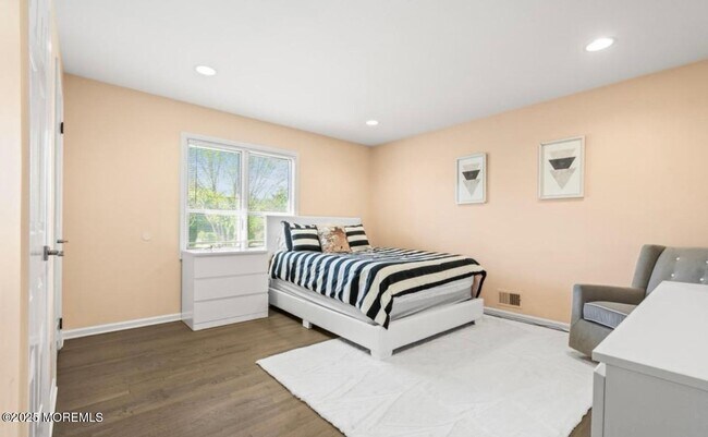 Building Photo - 16 Bridle Dr