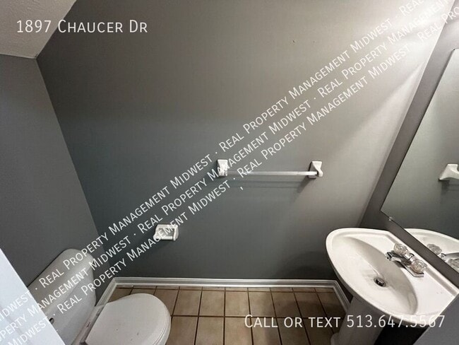 Building Photo - 1897 Chaucer Dr