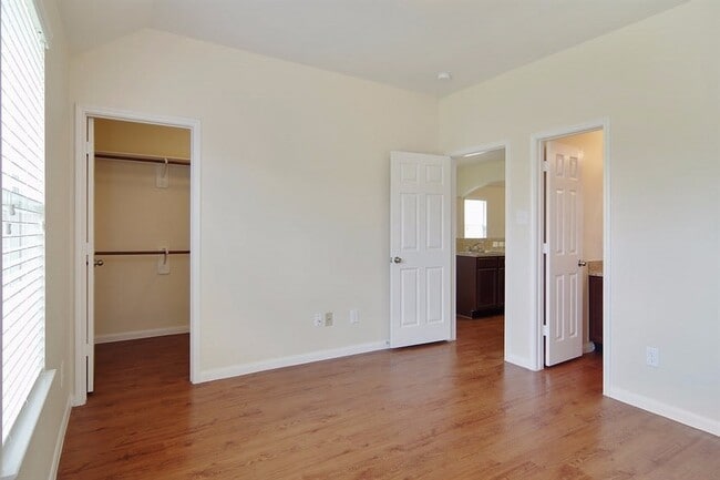 Building Photo - 18743 N Lyford Dr