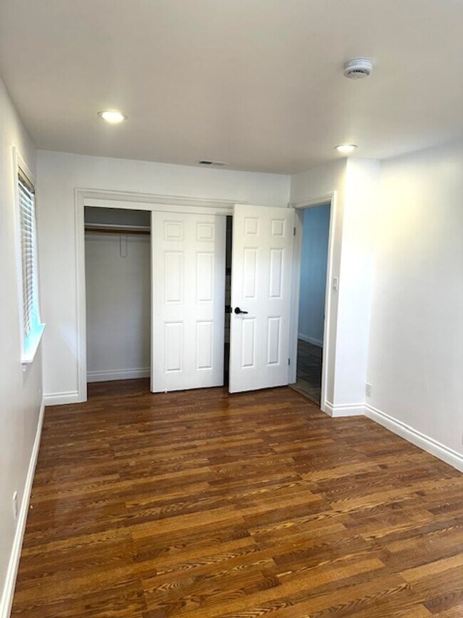 Building Photo - 436 S Seaward Ave