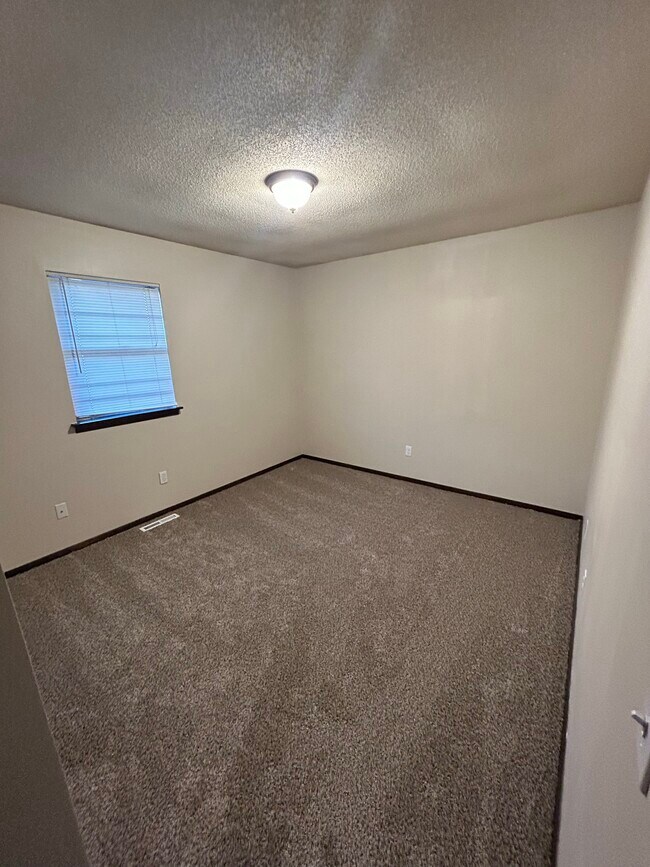 Building Photo - 808 Dondee Dr