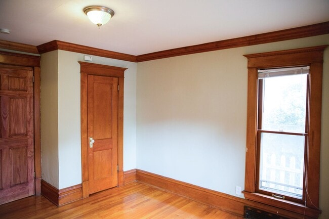 Building Photo - 3021 Knox Ave S