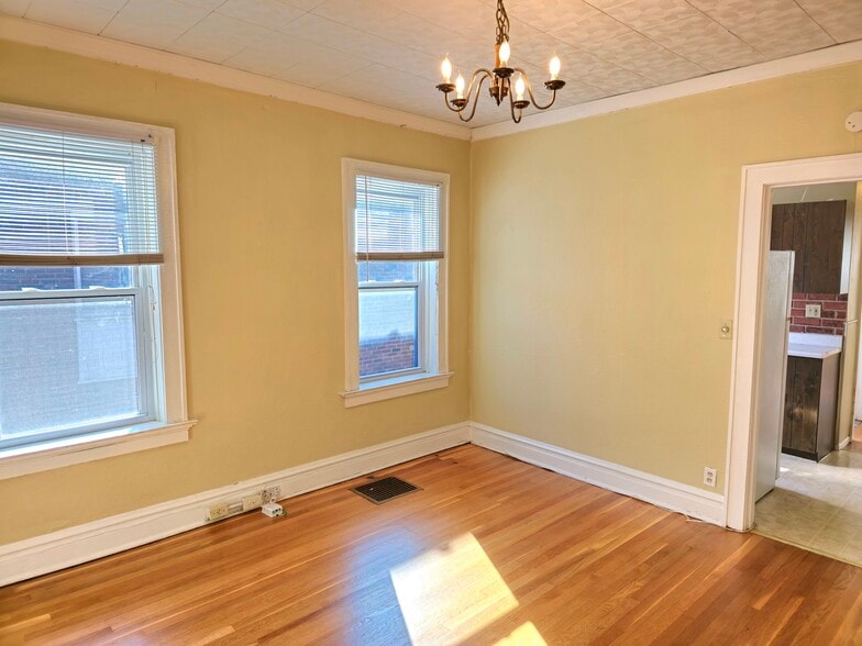 Primary Photo - 7046 Forsyth Blvd