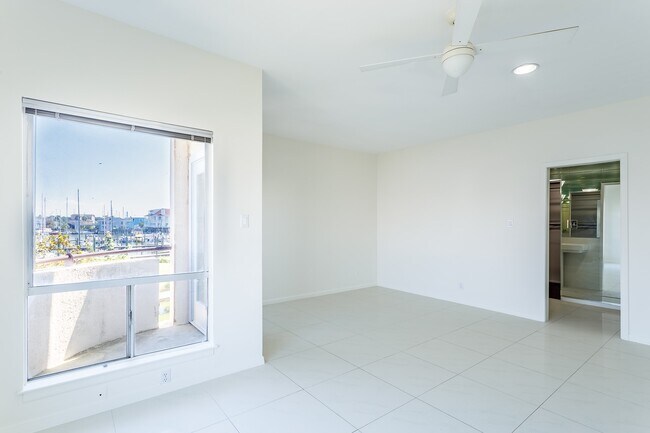 Building Photo - 1302 Marina Bay Dr