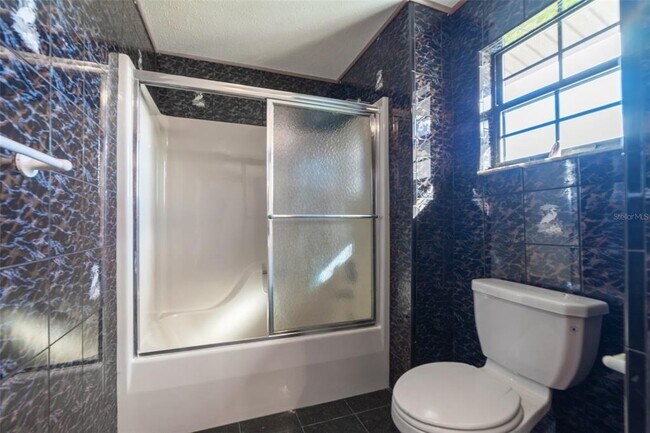 Building Photo - 5521 W Shr Dr