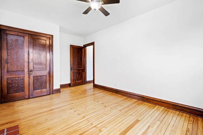 Building Photo - AVAILABLE FOR EARLY DECEMBER! Do not miss this HUGE 3-BEDROOM / 2-BATHROOM home in CARRICK!  SECT...