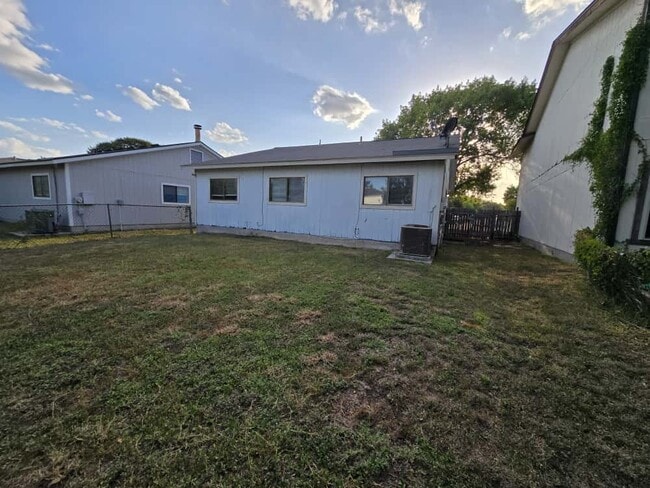 Building Photo - 8338 Longhorn Ridge Dr