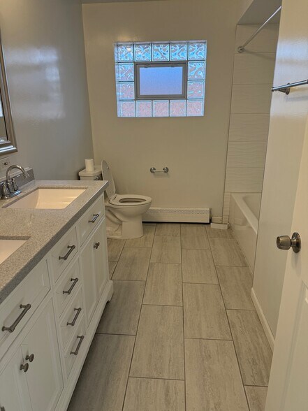 Primary Photo - 2442 N 77th Ct