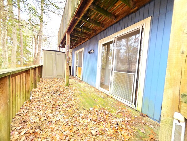 Building Photo - 13 Sailors Way