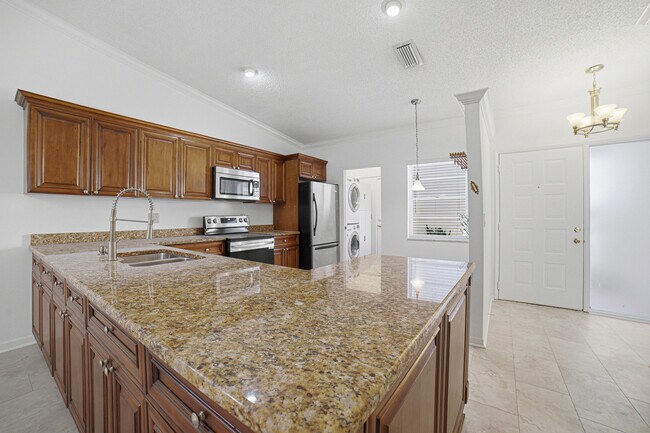 Building Photo - 6070 Sunny Manor Ct
