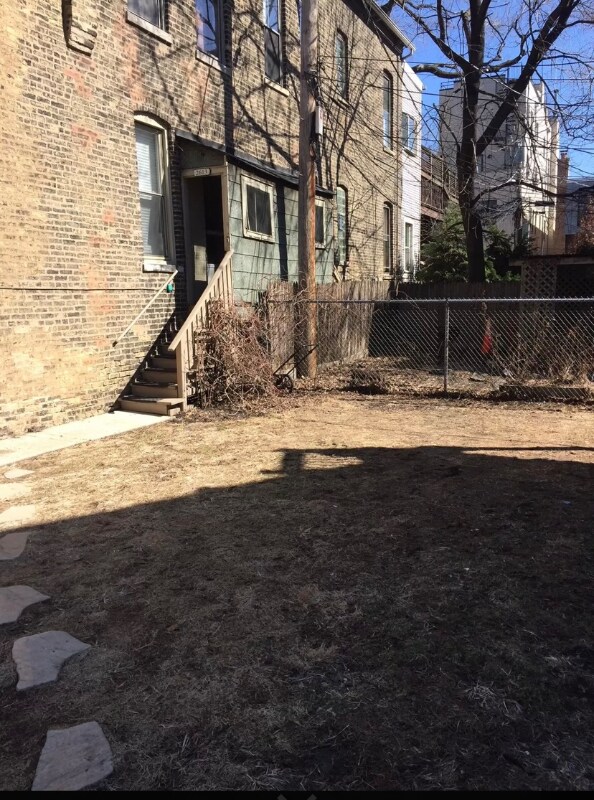 Building Photo - 724 W Wrightwood Ave