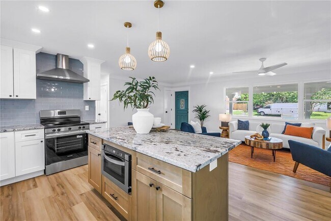 Building Photo - 6161 35th Ave N