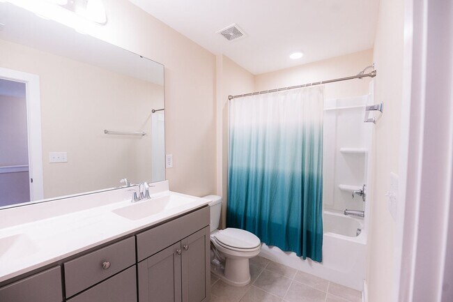 Building Photo - Beautiful 3Bed/2.5Bath Townhome located in Kernersville at Welden Village