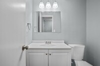 Building Photo - 642 NW Valleybrook Rd