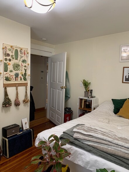 Building Photo - 345 Market St