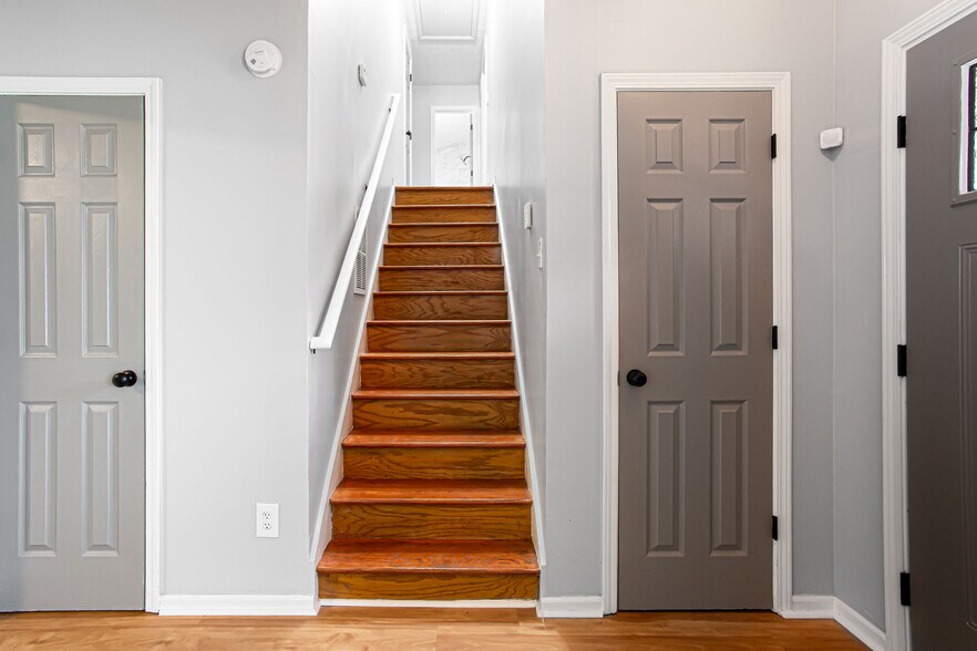 Building Photo - 6587 Alford Way