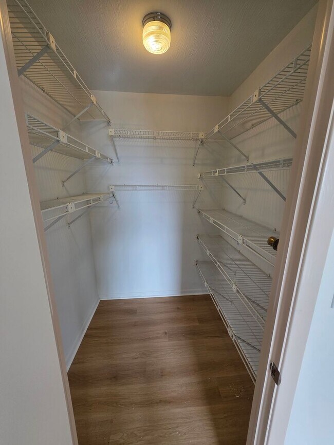 Building Photo - 612 Acacia Cir