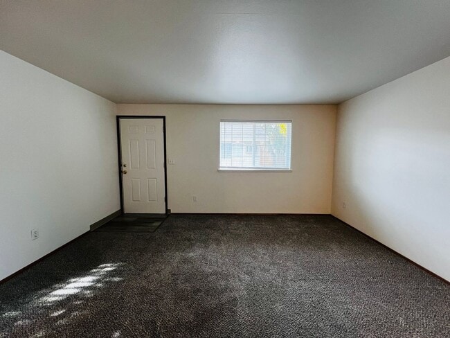 Building Photo - d1106