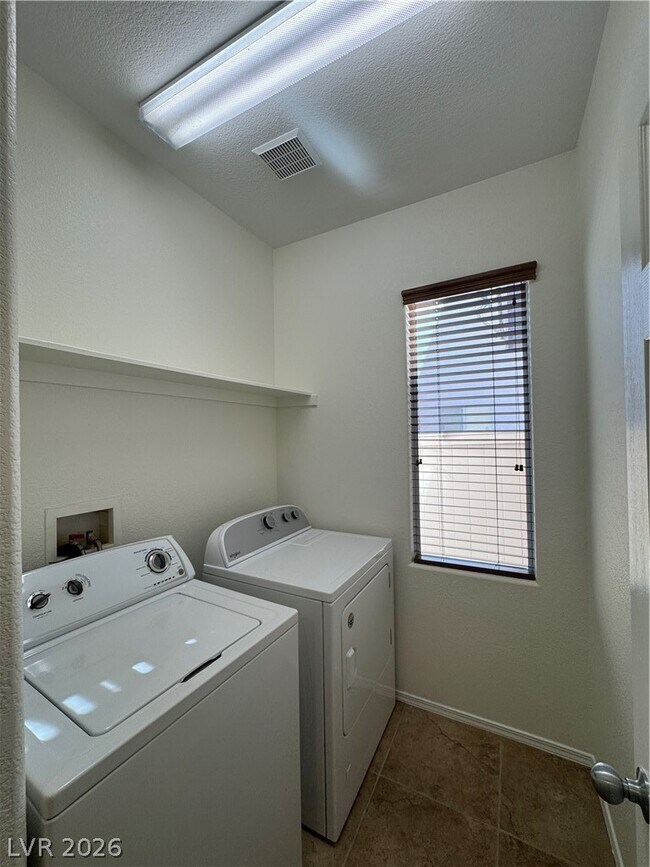 Building Photo - 1030 E Eldorado Ln