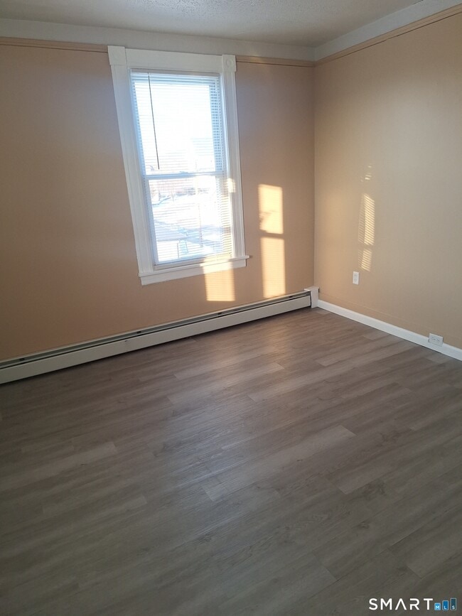 Building Photo - 23 1/2 N Spring St