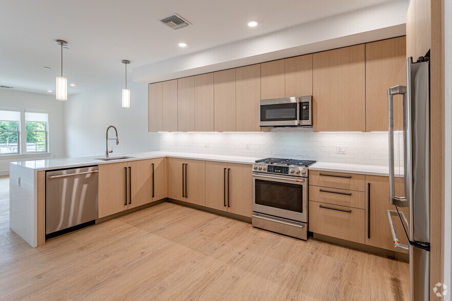 1BR, 1BA + Den - 864SF - Kitchen - The 545