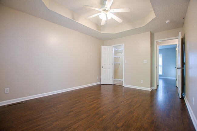 Building Photo - Pet Friendly Three Bedroom with Bonus!