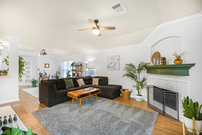 Building Photo - 904 Melted Candle Cove