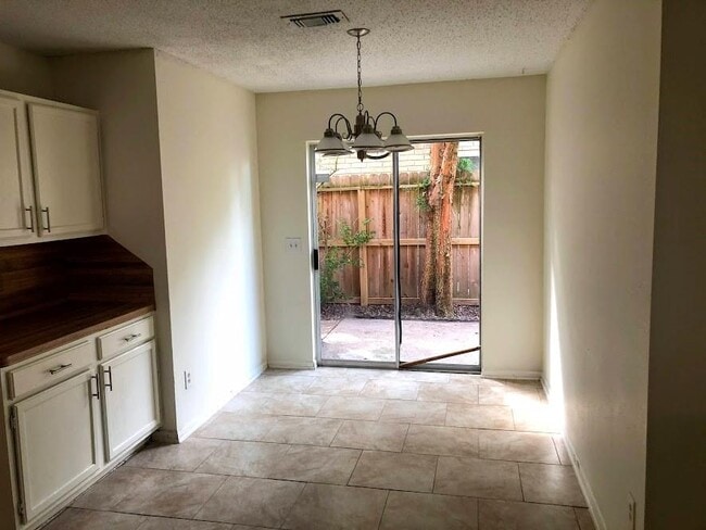 Building Photo - 18058 Glenledi Dr