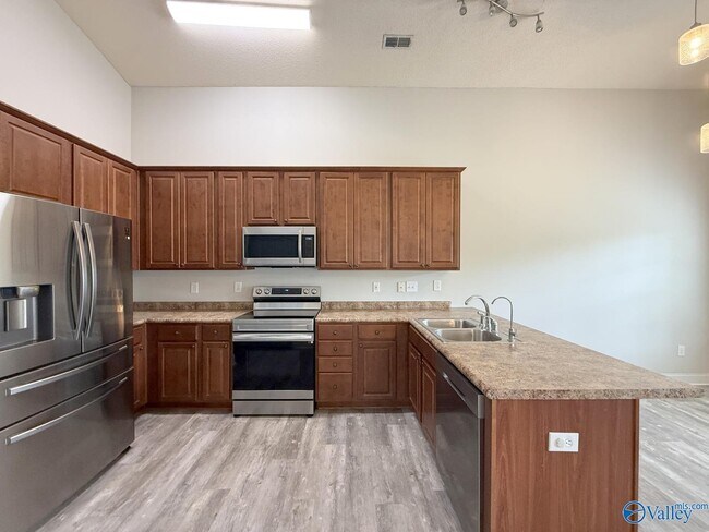 Building Photo - 211 High Green Dr