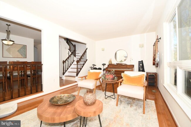 Building Photo - 7812 Briardale Terrace