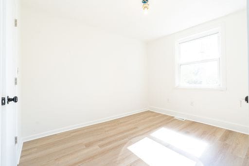 Building Photo - Charming Renovated 1-Bedroom Apartment in Madison Heights!