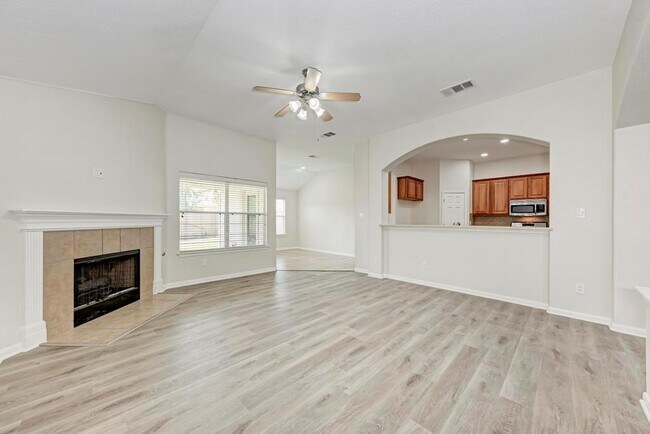 Building Photo - 18420 Dry Brook Loop