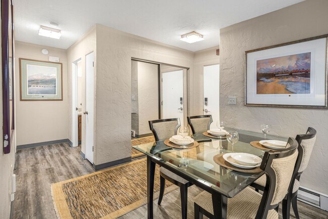 Building Photo - Downtown Anchorage Two Bedroom Two Bath (101)