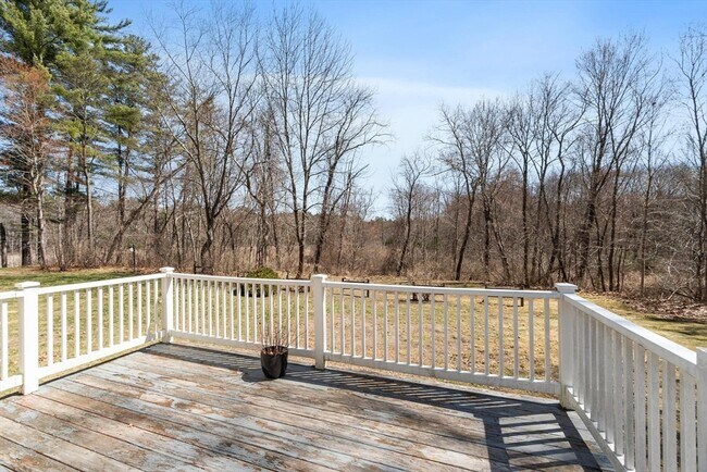 Building Photo - 27 Pine St