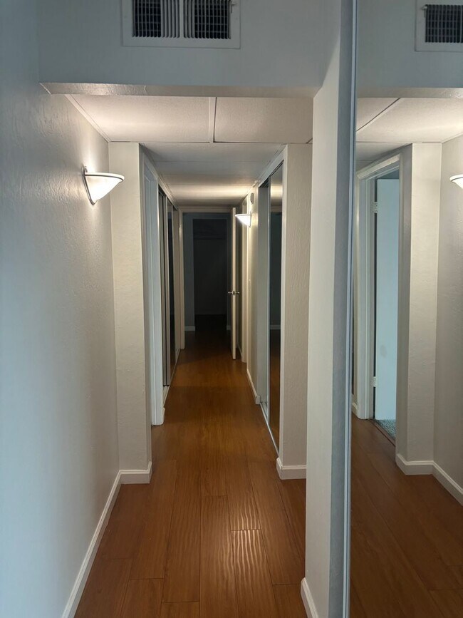 Building Photo - Spacious Upgraded Condo in The Keys – Waln...