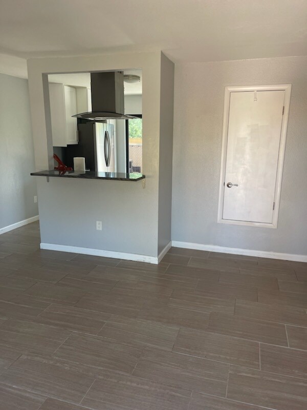 Building Photo - 350 N Silverbell Rd