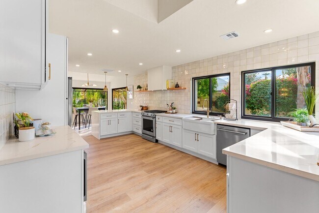 Building Photo - 44350 Michigan Ct