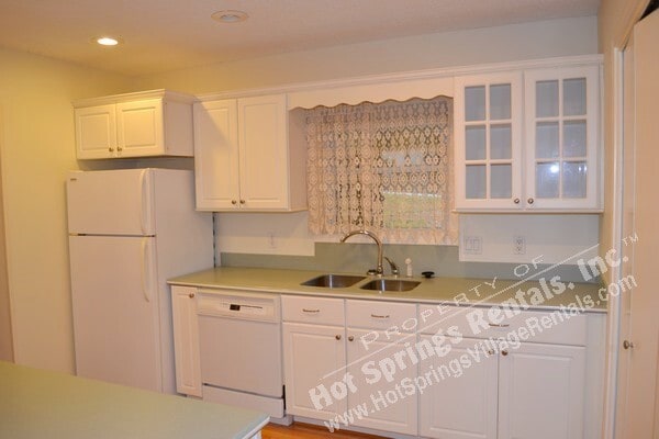 Building Photo - Cozy & Convenient | 2-Bedroom Home Near Ca...