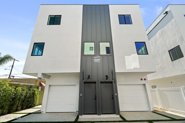 Building Photo - 10908 Hesby St