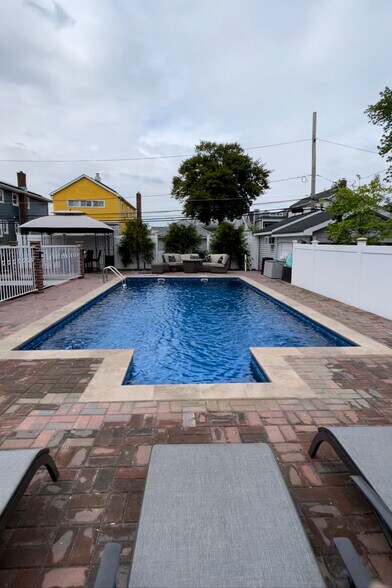 Salt Water-Heated Pool - 335 E Olive St