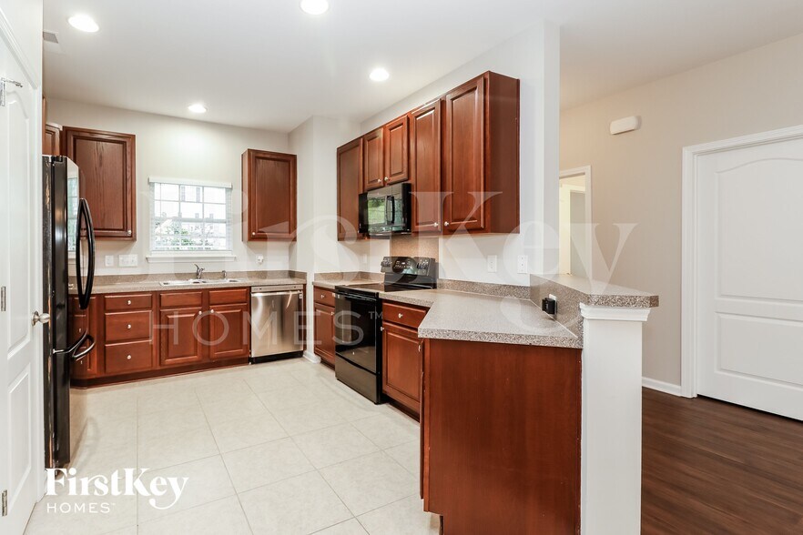 Building Photo - 646 Savannah River Dr