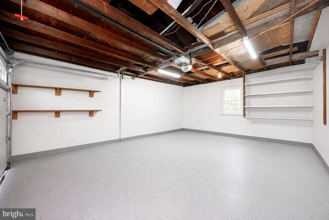 Building Photo - 70 Level Rd