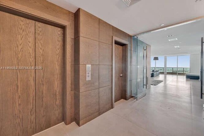 Building Photo - 900 Biscayne Blvd