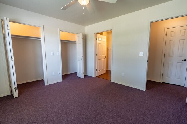 Building Photo - Cozy 2 Bedroom 2 Bathroom Townhome in Wagoner