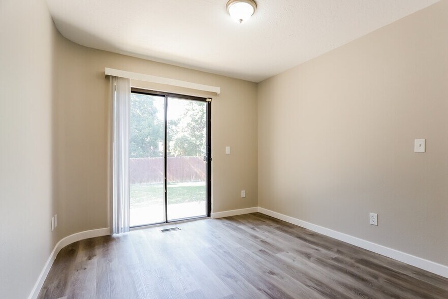 Building Photo - 13881 E Radcliff Pl