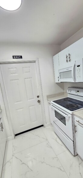 Building Photo - 709 13th St