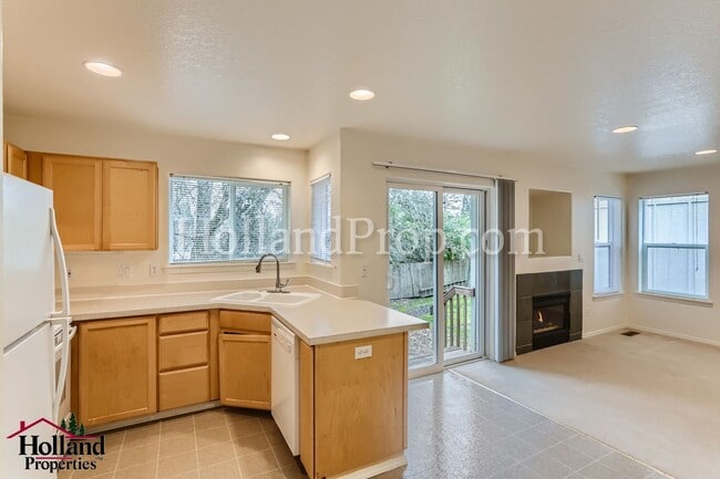 Building Photo - 3060-3062 Lazy River Dr