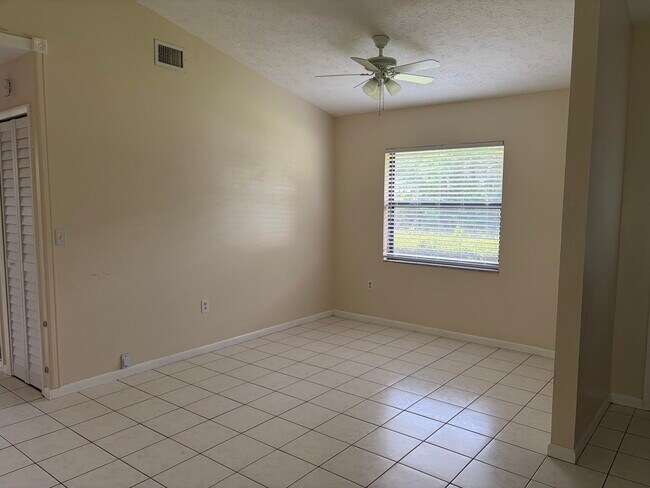 Building Photo - 4612 Boabadilla Ave